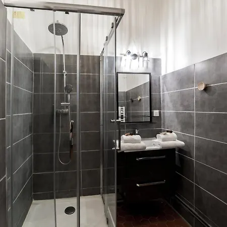 アパート Spacious And Cozy In Vieux Ail リヨン